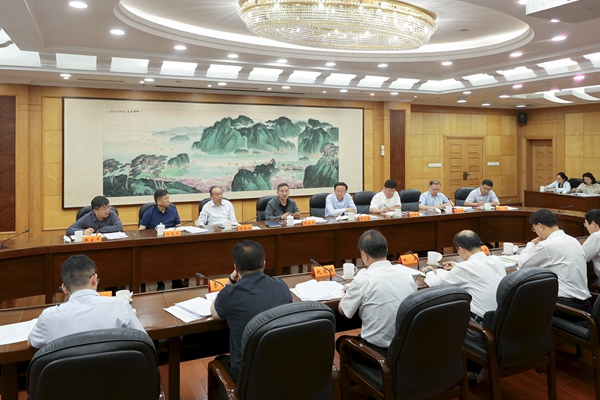 樊金龍主持召開民營經濟促進立法座談會